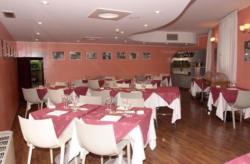 Hotel Studios Cologno Monzese Restoran fotoğraf