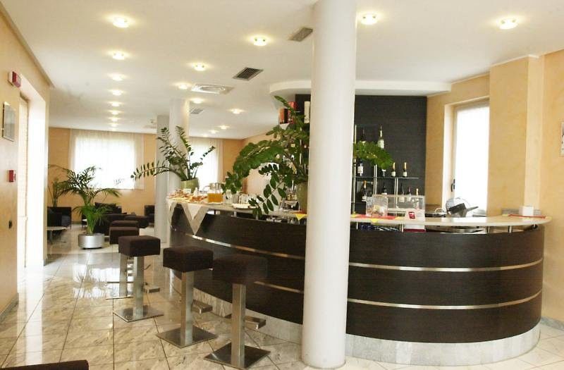 B&B Hotel Milano Cologno Studios Cologno Monzese Restoran fotoğraf
