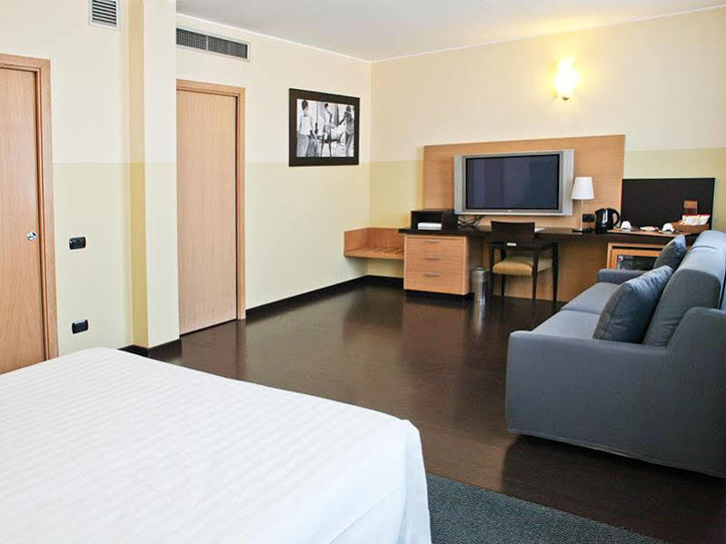 B&B Hotel Milano Cologno Studios Cologno Monzese Dış mekan fotoğraf